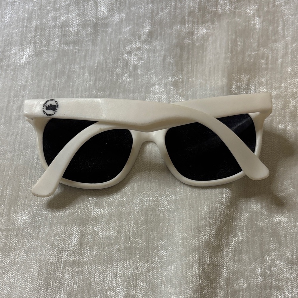 Spearmint Rhino Las Vegas White Sunglasses with Black Lenses - Picture 1 of 8